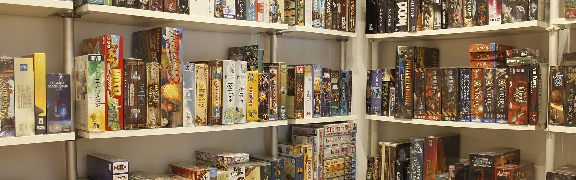 Avalon Roma – Negozio di giochi a Roma – Scaffali entrata – Scaffali giochi da tavolo Avalon Roma - Negozio di giochi a Roma - Scaffali entrata - Scaffali giochi da tavolo